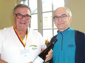 Wine present for Wolfgang Hoppe. On the right, Juergen Steiger.